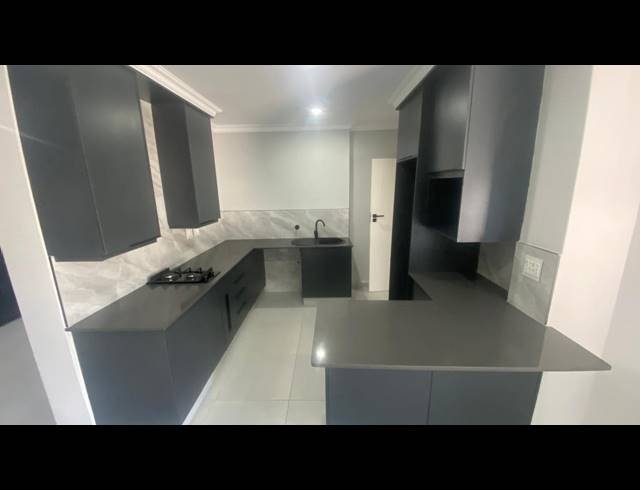 4 BEDROOM HOUSE FOR SALE IN COMPENSATION BEACH